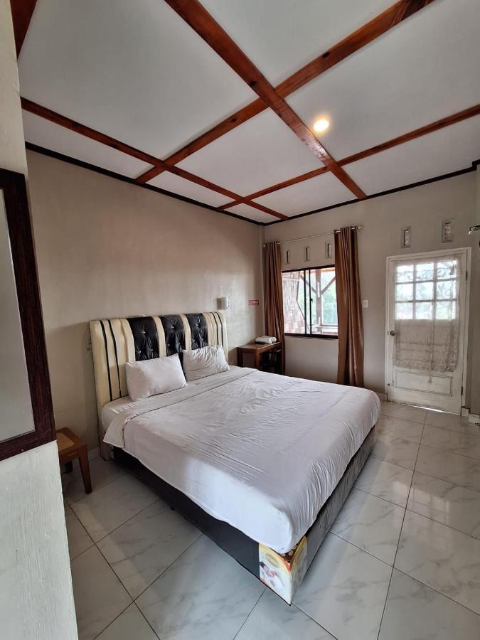 Ron'S Guest House Berastagi Backpacker Rooms Exterior photo
