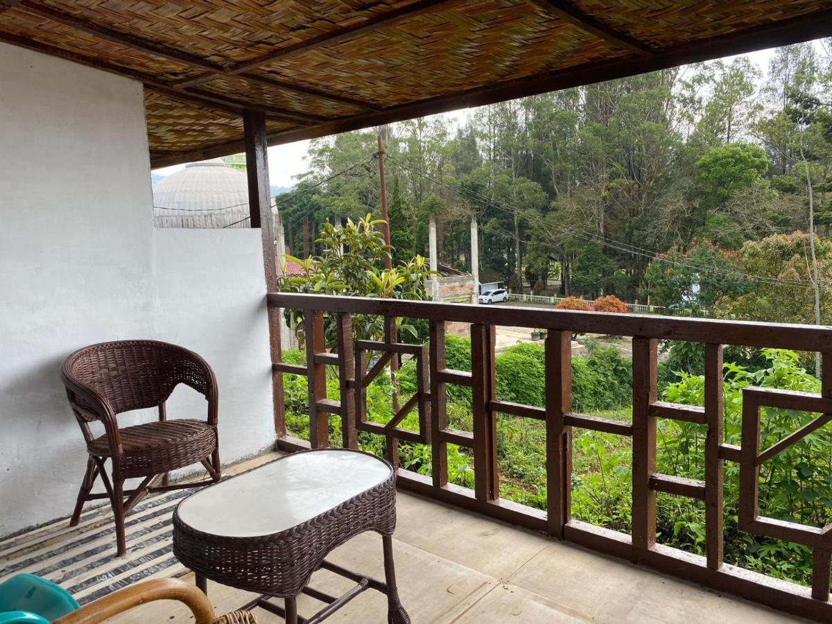 Ron'S Guest House Berastagi Backpacker Rooms Exterior photo