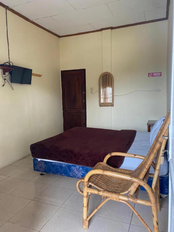 Ron'S Guest House Berastagi Backpacker Rooms Exterior photo