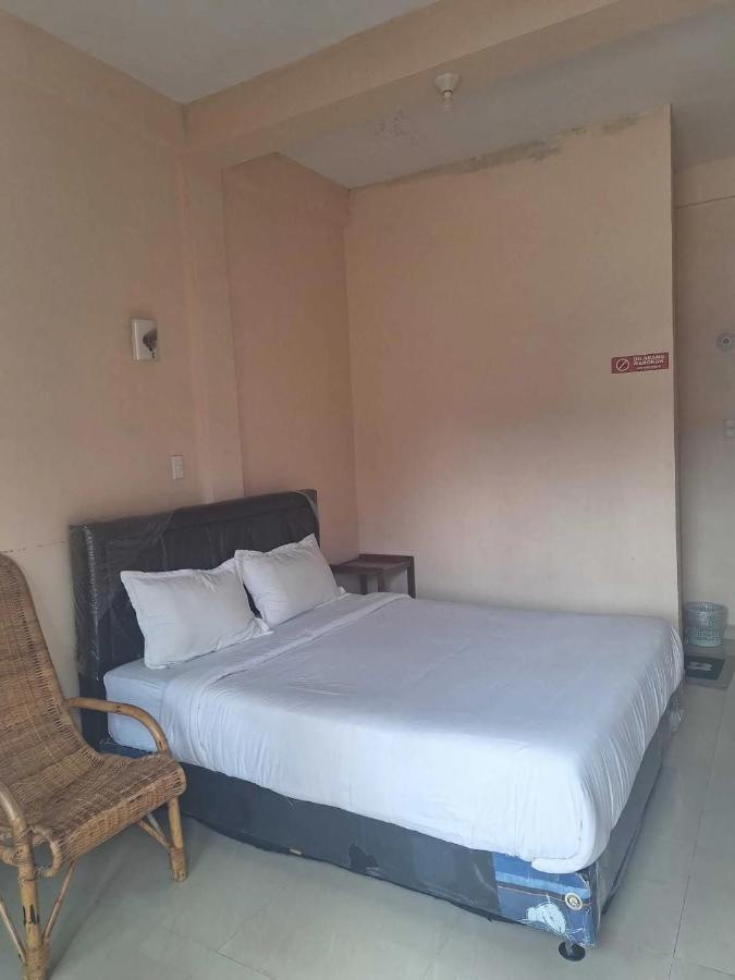 Ron'S Guest House Berastagi Backpacker Rooms Exterior photo