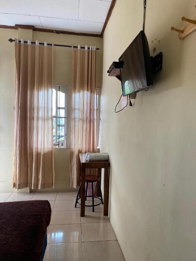Ron'S Guest House Berastagi Backpacker Rooms Exterior photo